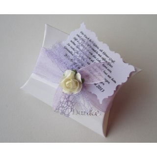 Gastgeschenke Handarbeit für Hochzeit gefüllt mit Mandeln und Spruch flieder