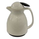 Isolierkanne aus Kunststoff in weiß zum Warm- oder...