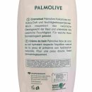 Palmolive Cremebad Naturals Kokos & Feuchtigkeitsmilch 3er Pack (3x 650 ml Flasche) + usy Block